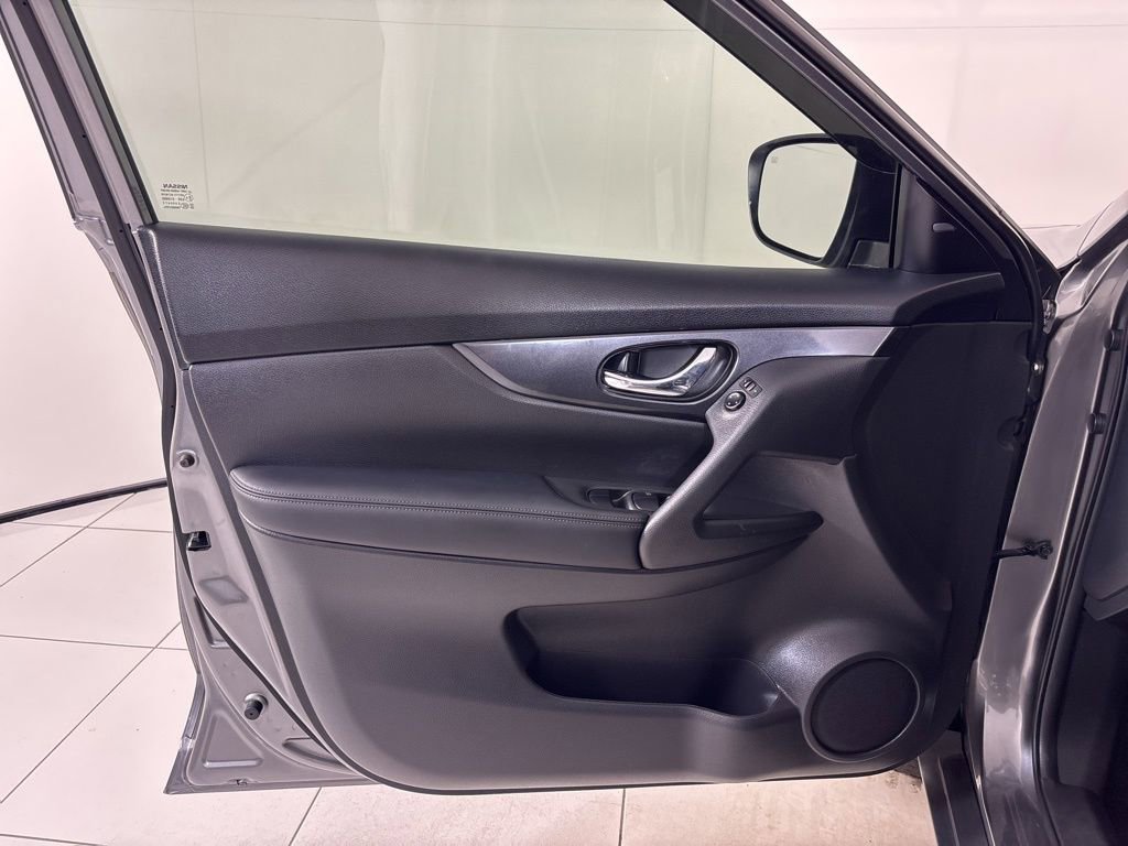 Used 2020 Nissan Rogue SV image 17