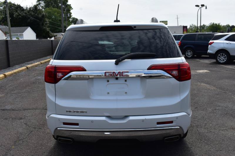 Used 2017 GMC Acadia Denali w/ Technology Package FWD image 15