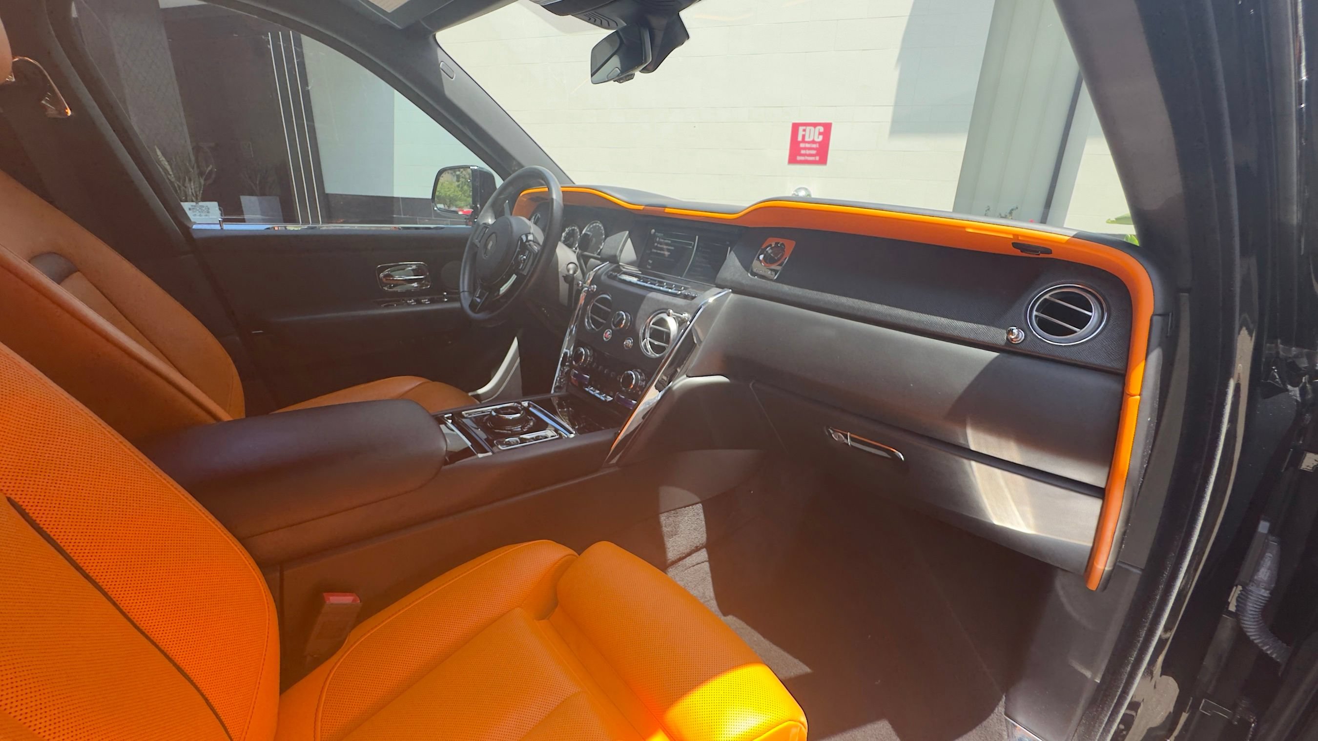Used 2023 Rolls-Royce Cullinan AWD/4WD image 2