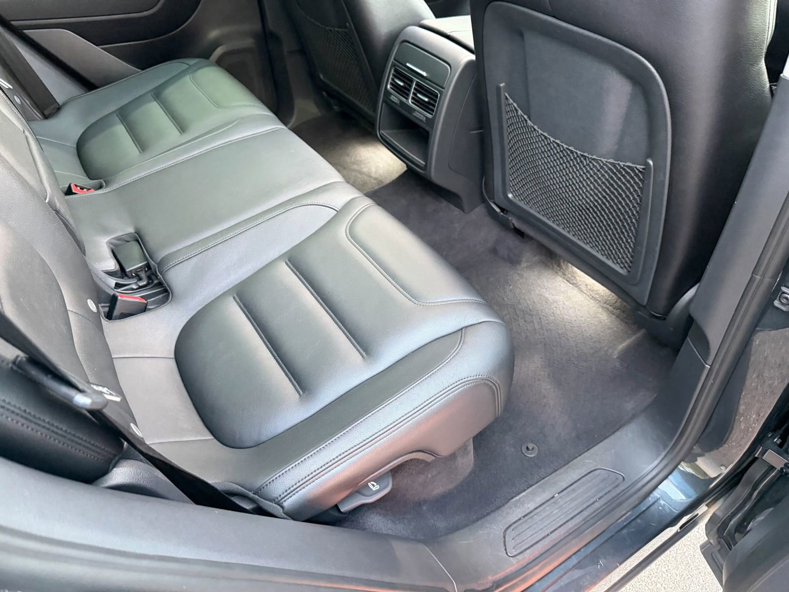 Used 2012 Volkswagen Touareg Sport AWD/4WD image 70