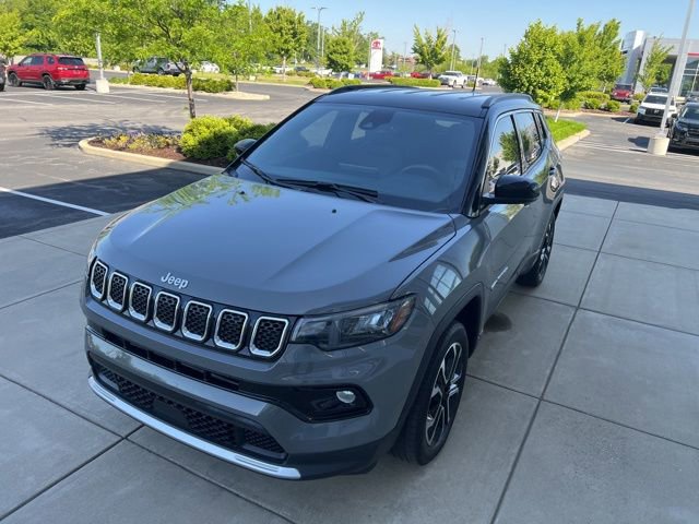 Used 2024 Jeep Compass Limited AWD/4WD image 10