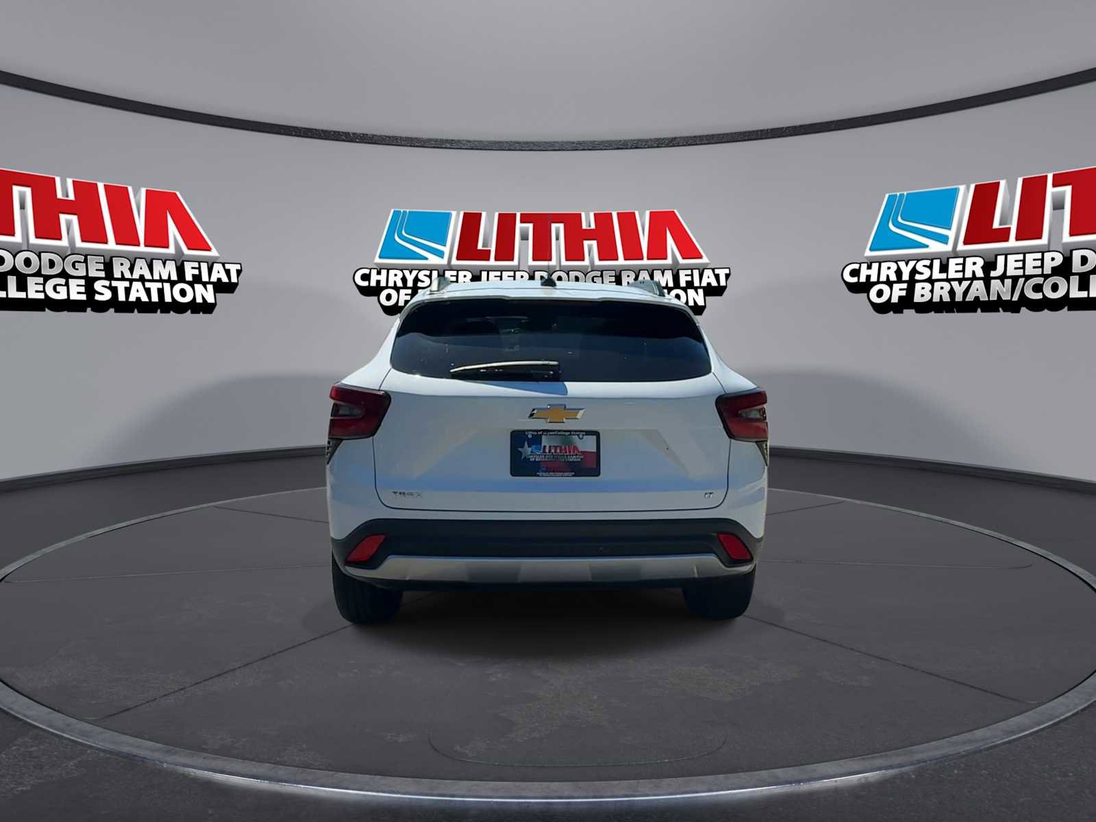 Used 2025 Chevrolet Trax LT w/ LT Convenience Package image 7