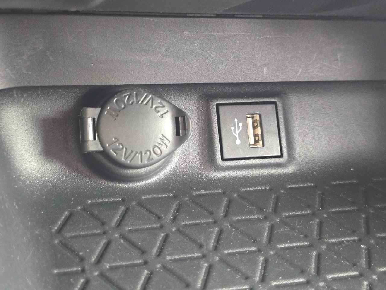 Certified 2025 Toyota RAV4 XLE AWD/4WD image 28
