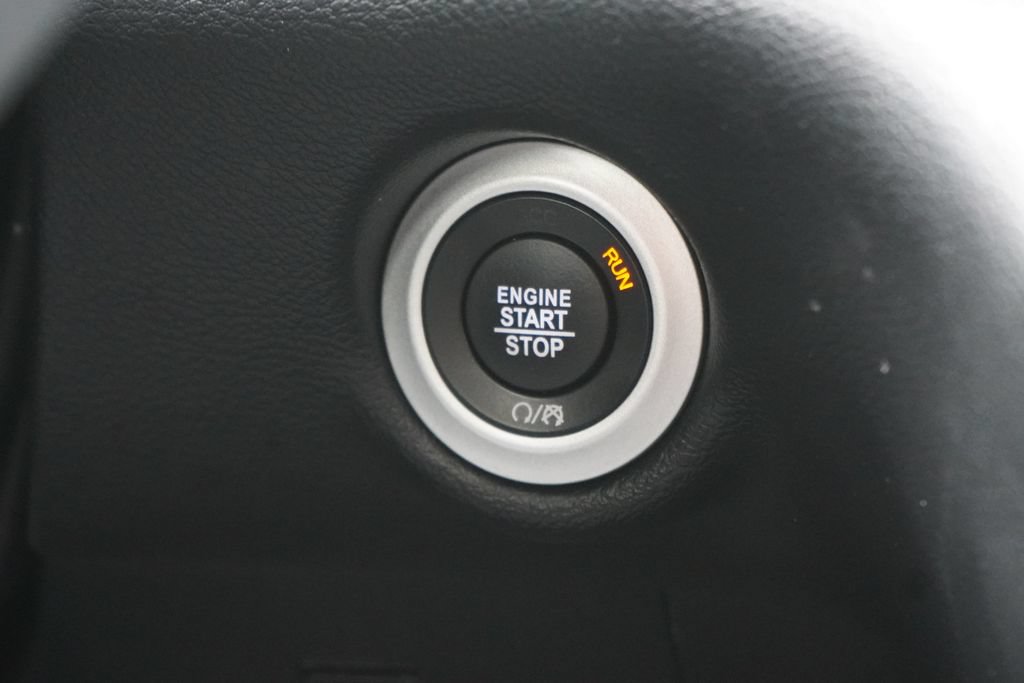 Used 2025 Chrysler Pacifica Select FWD image 23