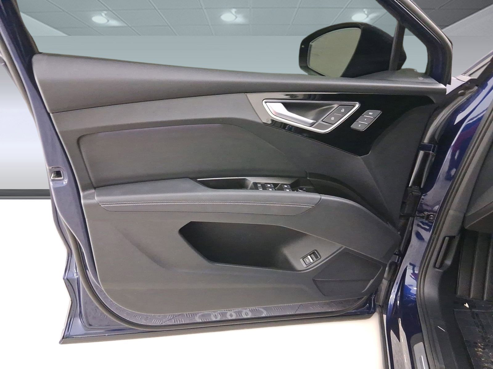 Used 2025 Audi Q4 e-tron Premium Plus w/ Premium Plus image 19