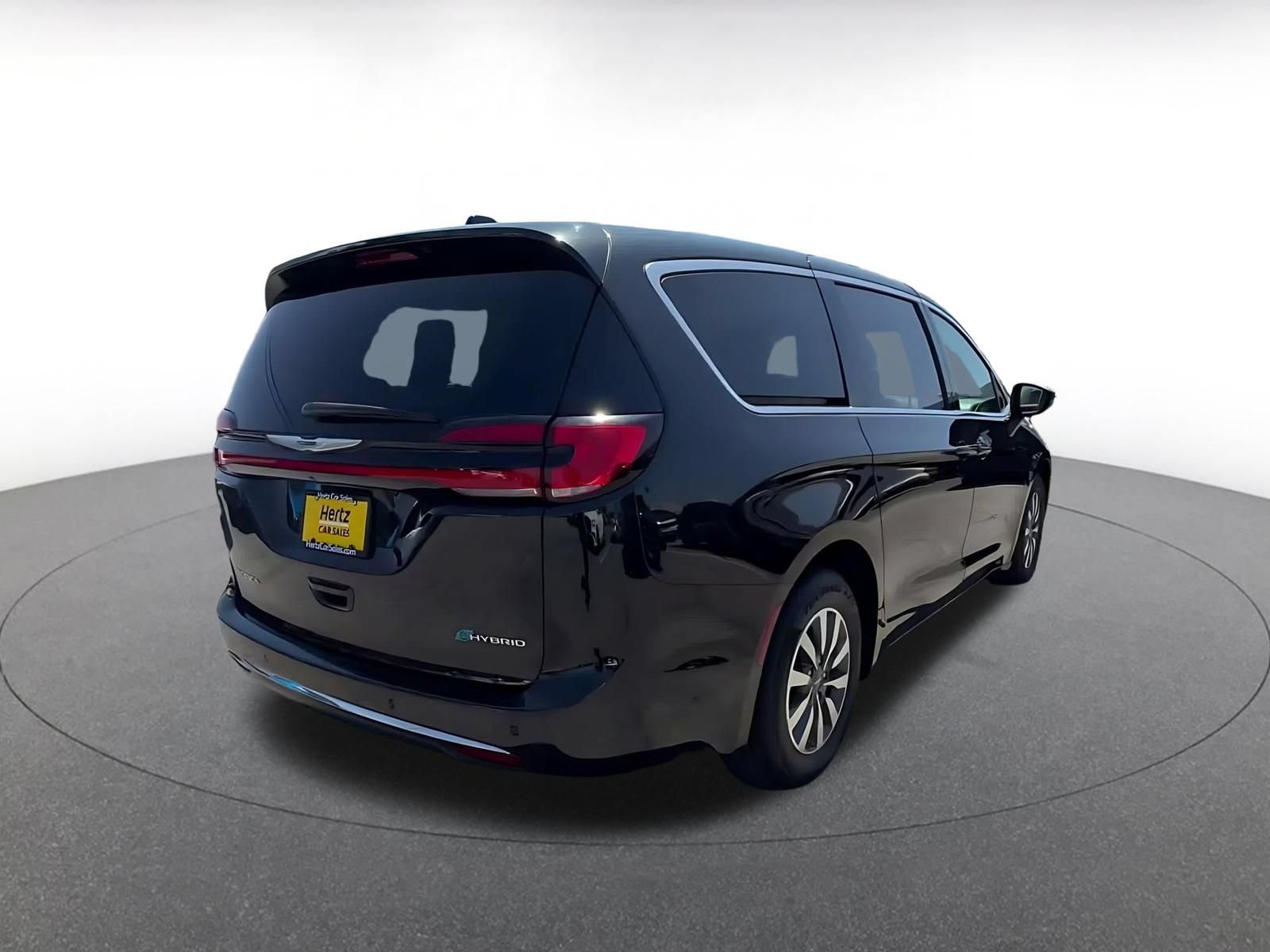 Used 2023 Chrysler Pacifica Touring-L FWD image 13