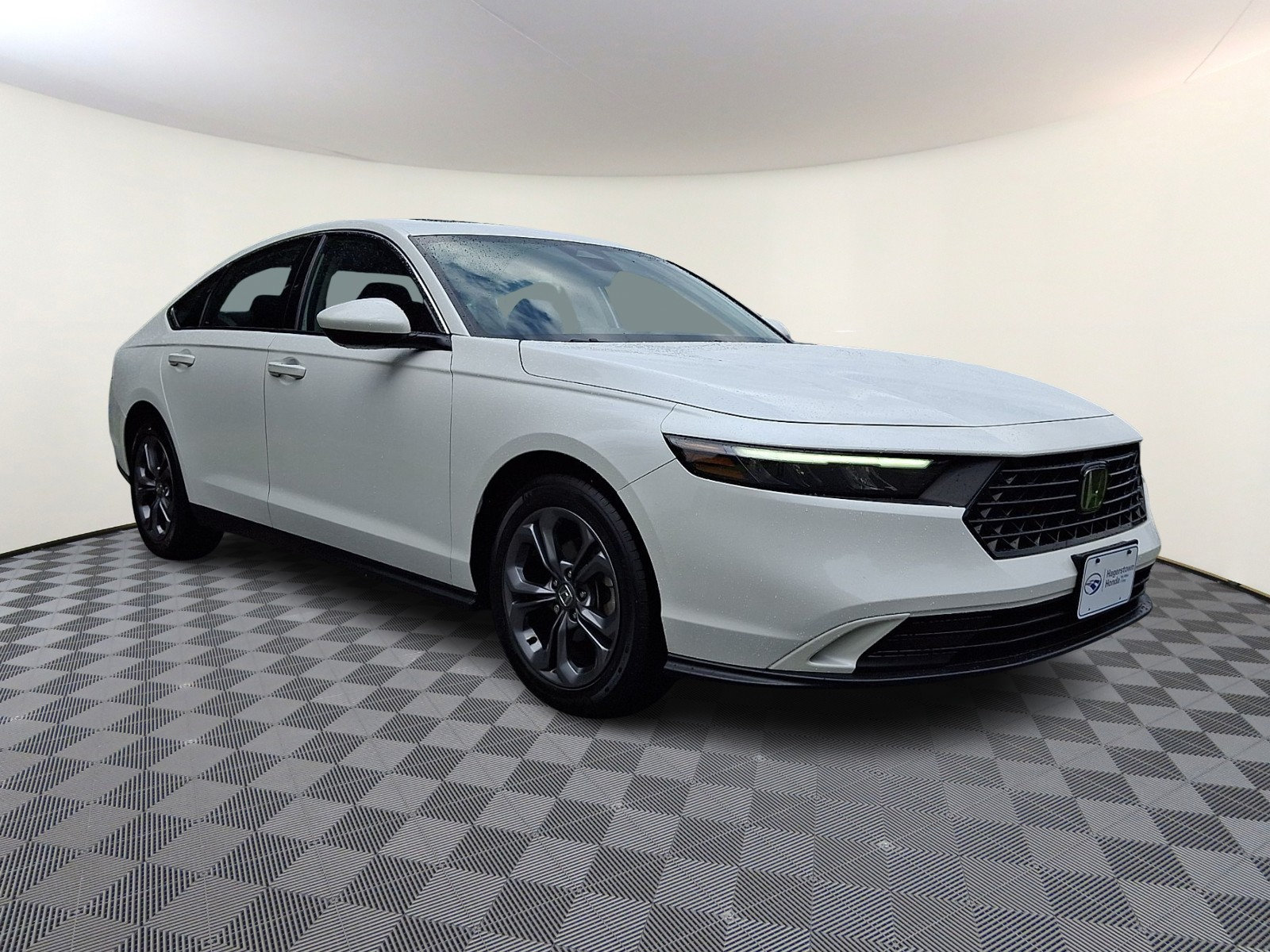 Used 2023 Honda Accord EX image 1