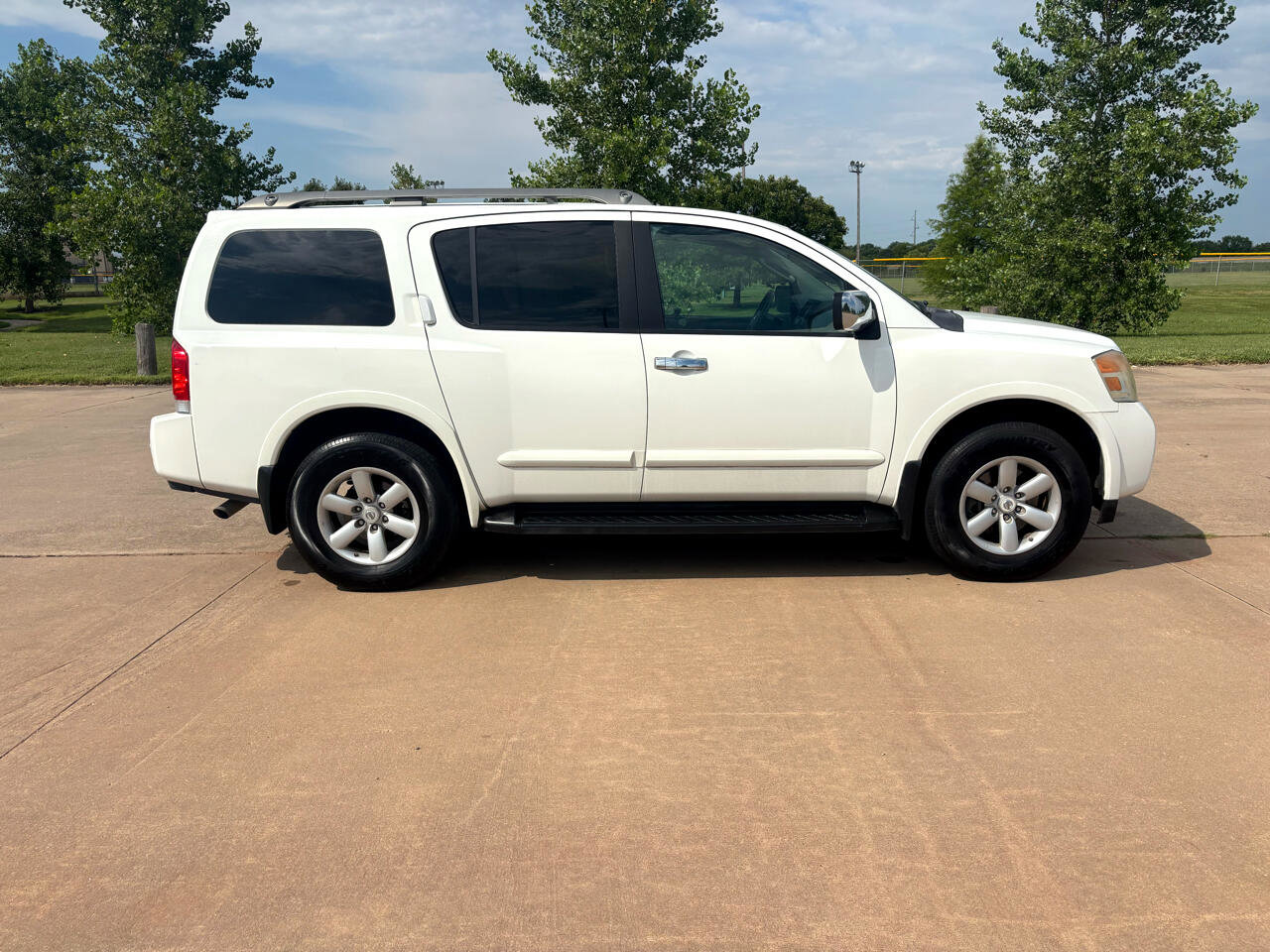 Used 2011 Nissan Armada SV image 28
