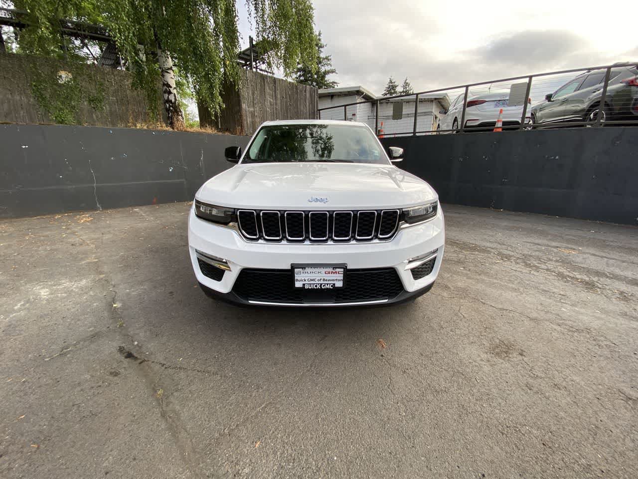 Used 2024 Jeep Grand Cherokee Limited 4xe AWD/4WD image 9