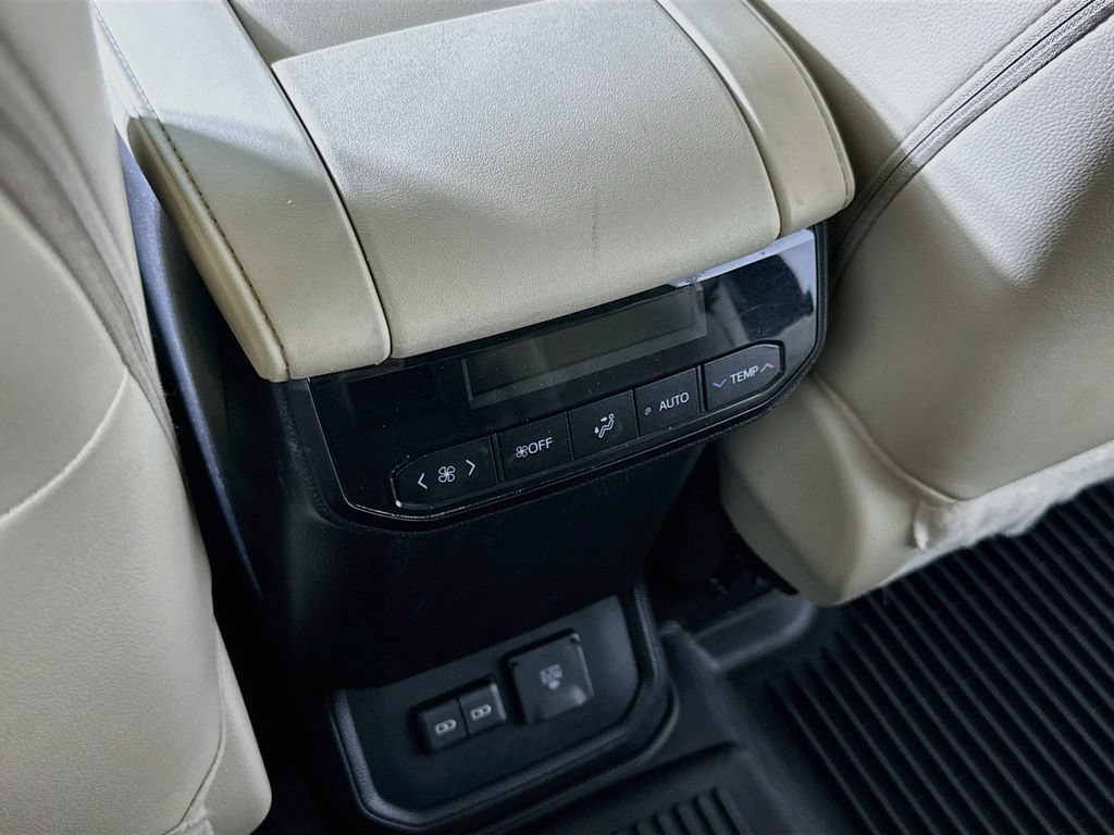 Used 2023 Toyota Highlander Limited AWD/4WD image 32