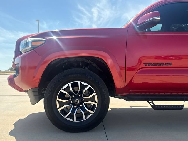 Used 2020 Toyota Tacoma TRD Sport w/ Technology Package RWD image 5