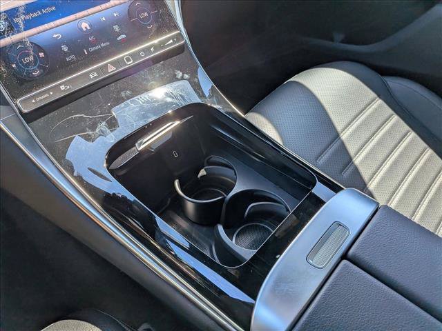 Used 2025 Mercedes-Benz GLC 300 image 12