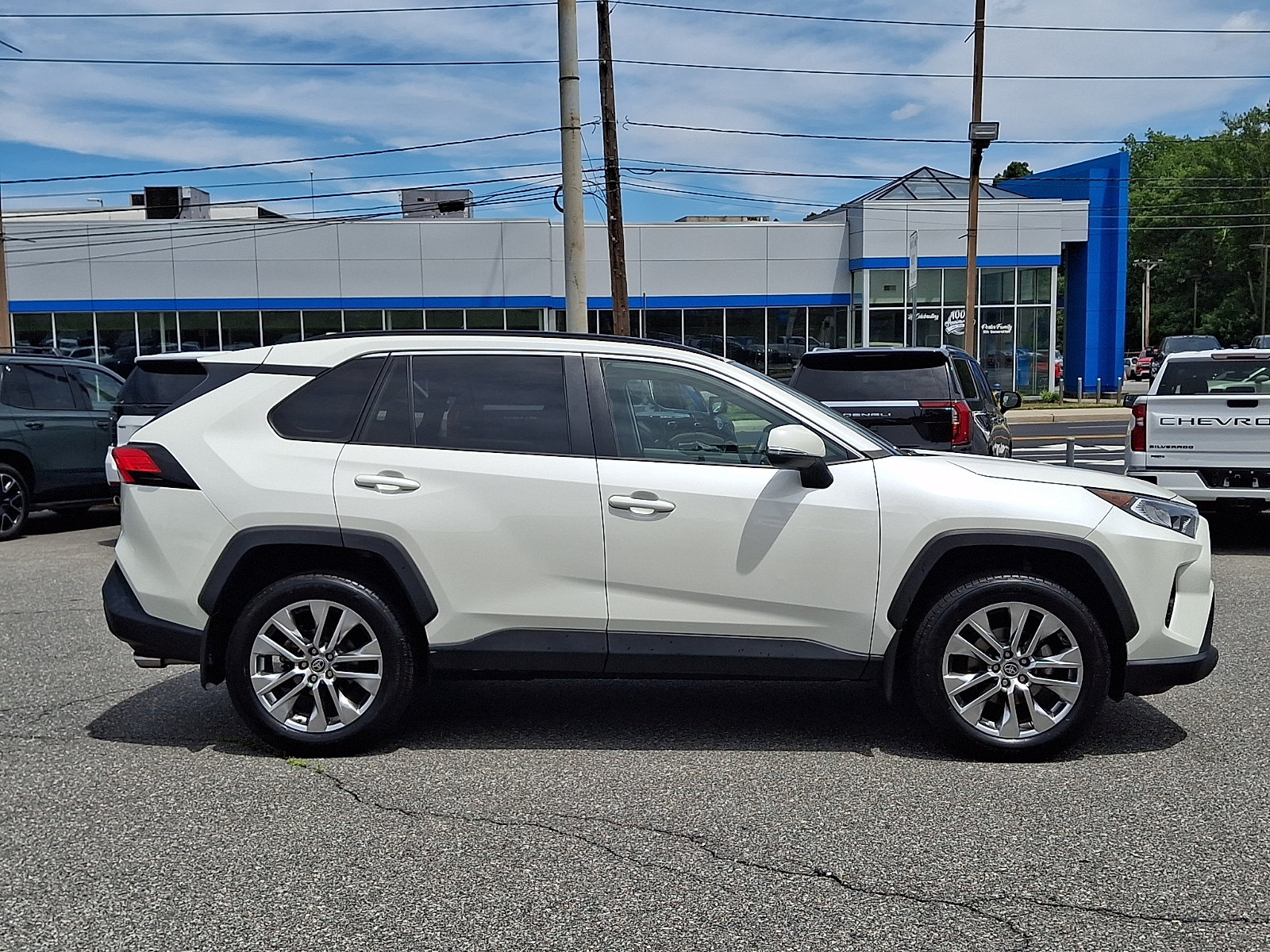 Used 2021 Toyota RAV4 XLE Premium AWD/4WD image 7
