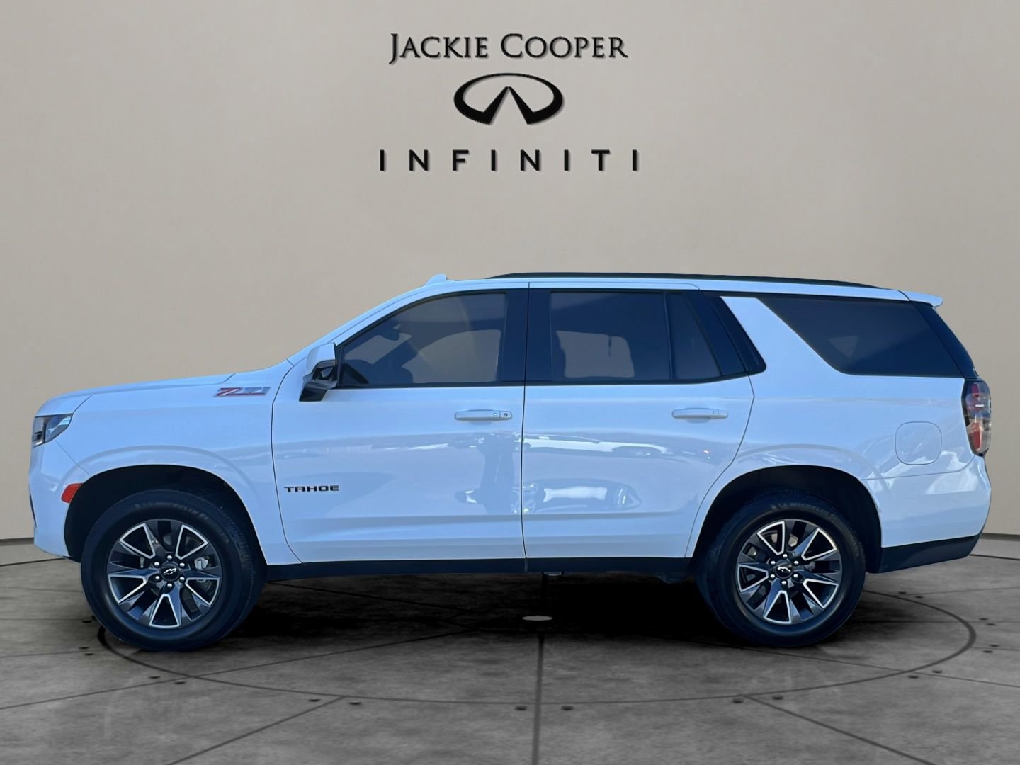 Used 2023 Chevrolet Tahoe Z71 w/ Luxury Package image 2