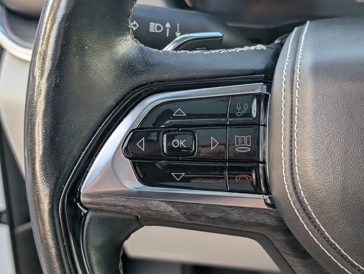 Used 2021 Jeep Grand Cherokee L Overland w/ Advanced Protech Group III AWD/4WD image 23