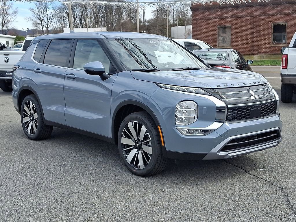 New 2026 Mitsubishi Outlander SE image 2