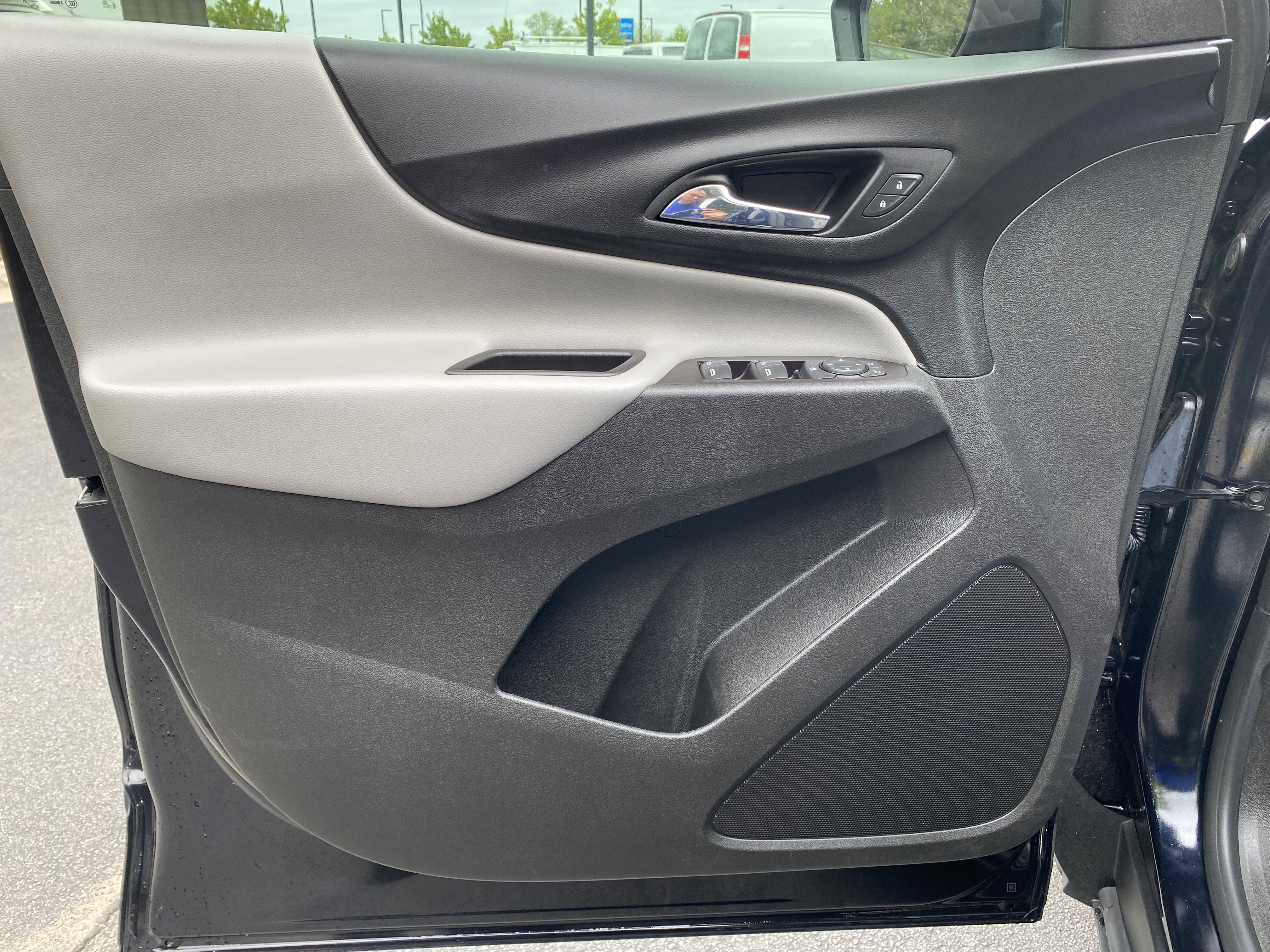 Used 2021 Chevrolet Equinox LS w/ LS Convenience Package image 15