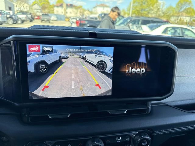 Used 2024 Jeep Wrangler Unlimited Sahara w/ Technology Group AWD/4WD image 28
