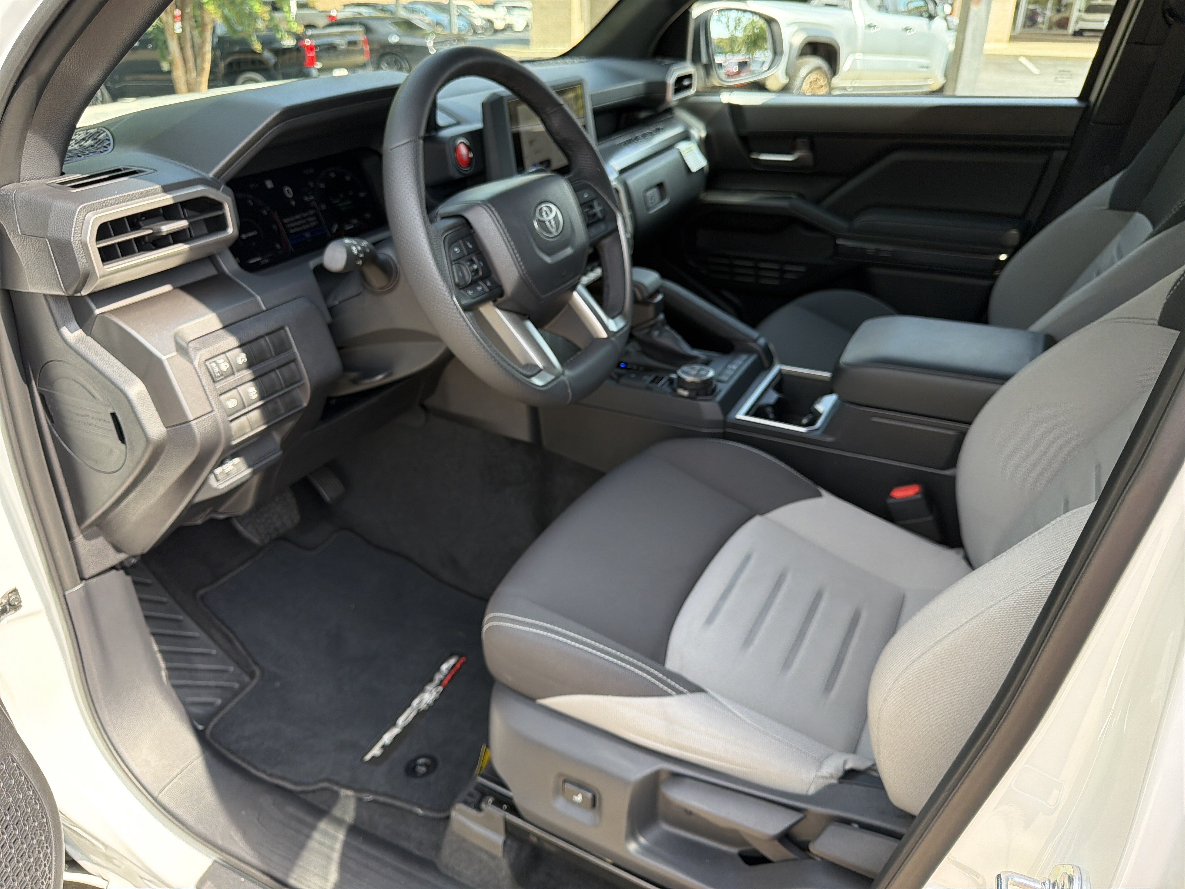 Used 2025 Toyota Tacoma TRD Off-Road AWD/4WD image 9