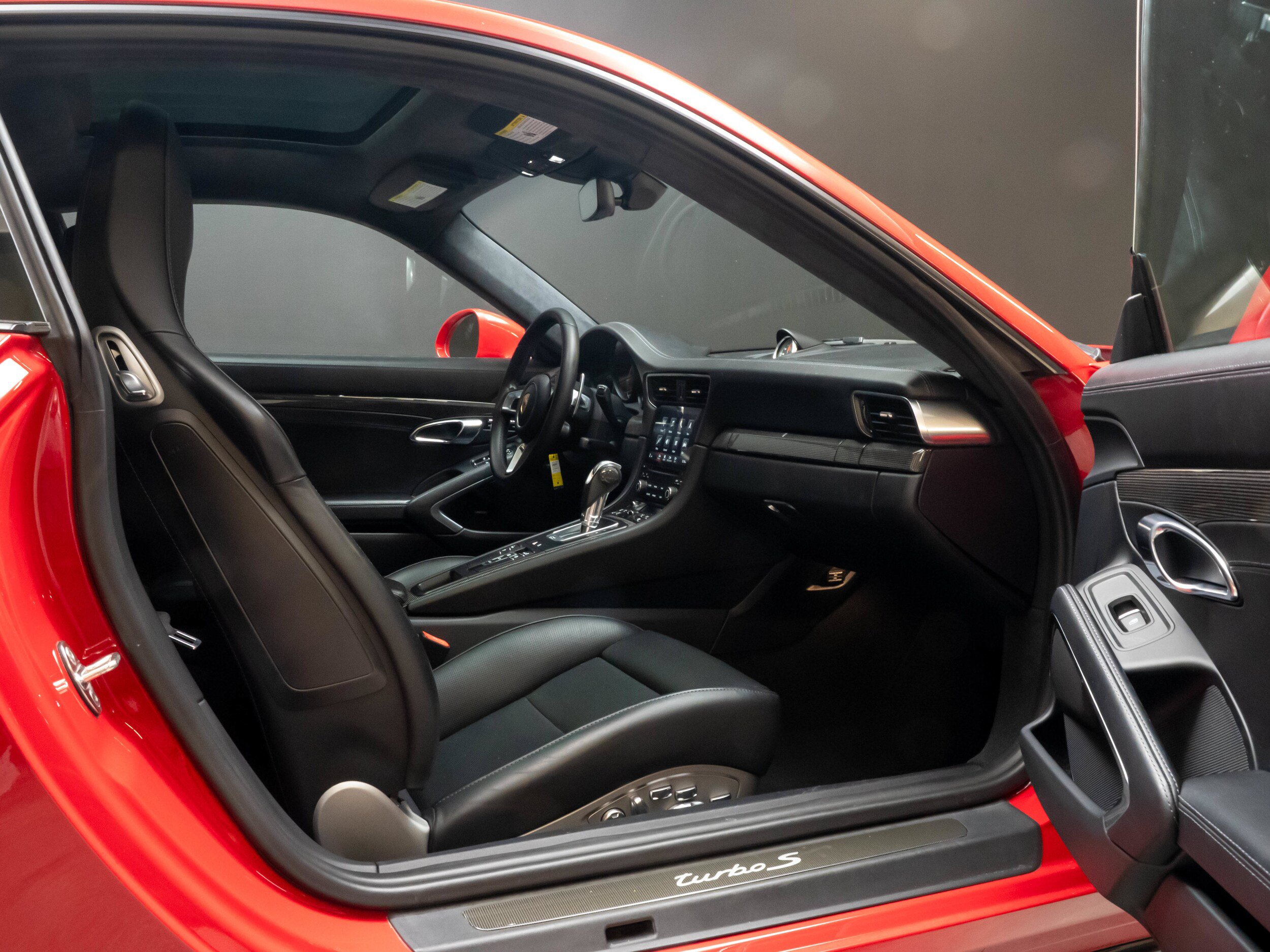 Certified 2019 Porsche 911 Turbo S AWD/4WD image 31