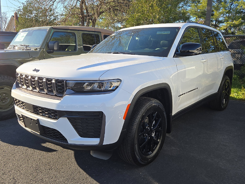New 2026 Jeep Grand Cherokee Altitude AWD/4WD image 2