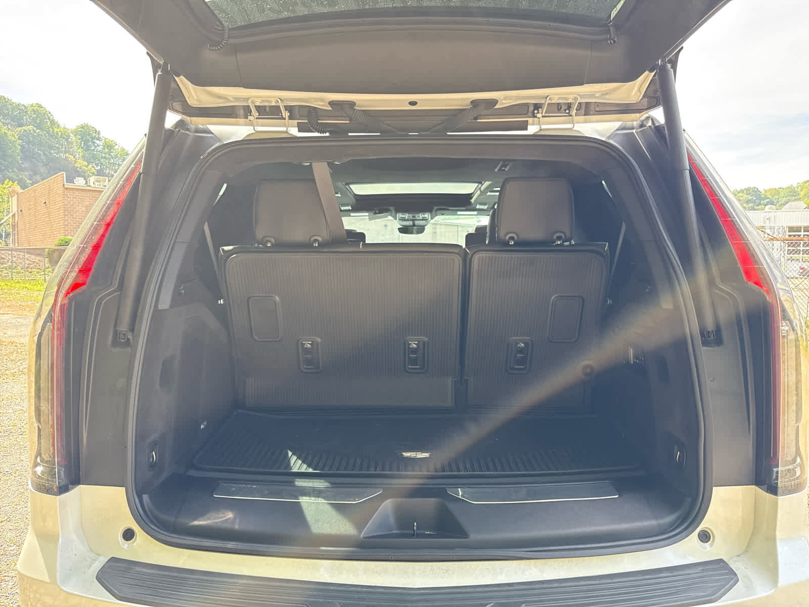 Used 2023 Cadillac Escalade Sport Platinum w/ LPO, ONYX Package image 27