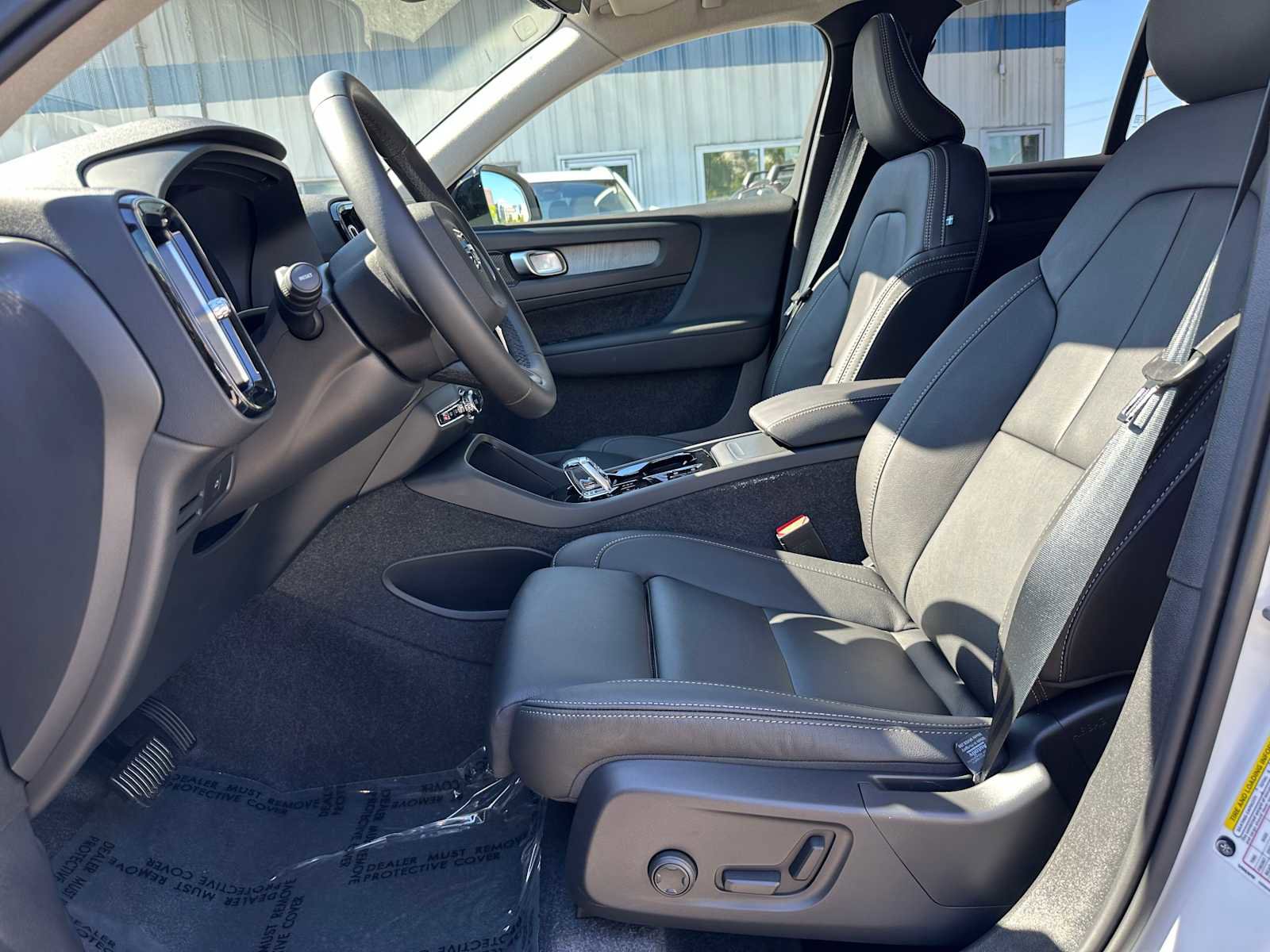 New 2025 Volvo XC40 B5 Ultra w/ Climate Package image 19