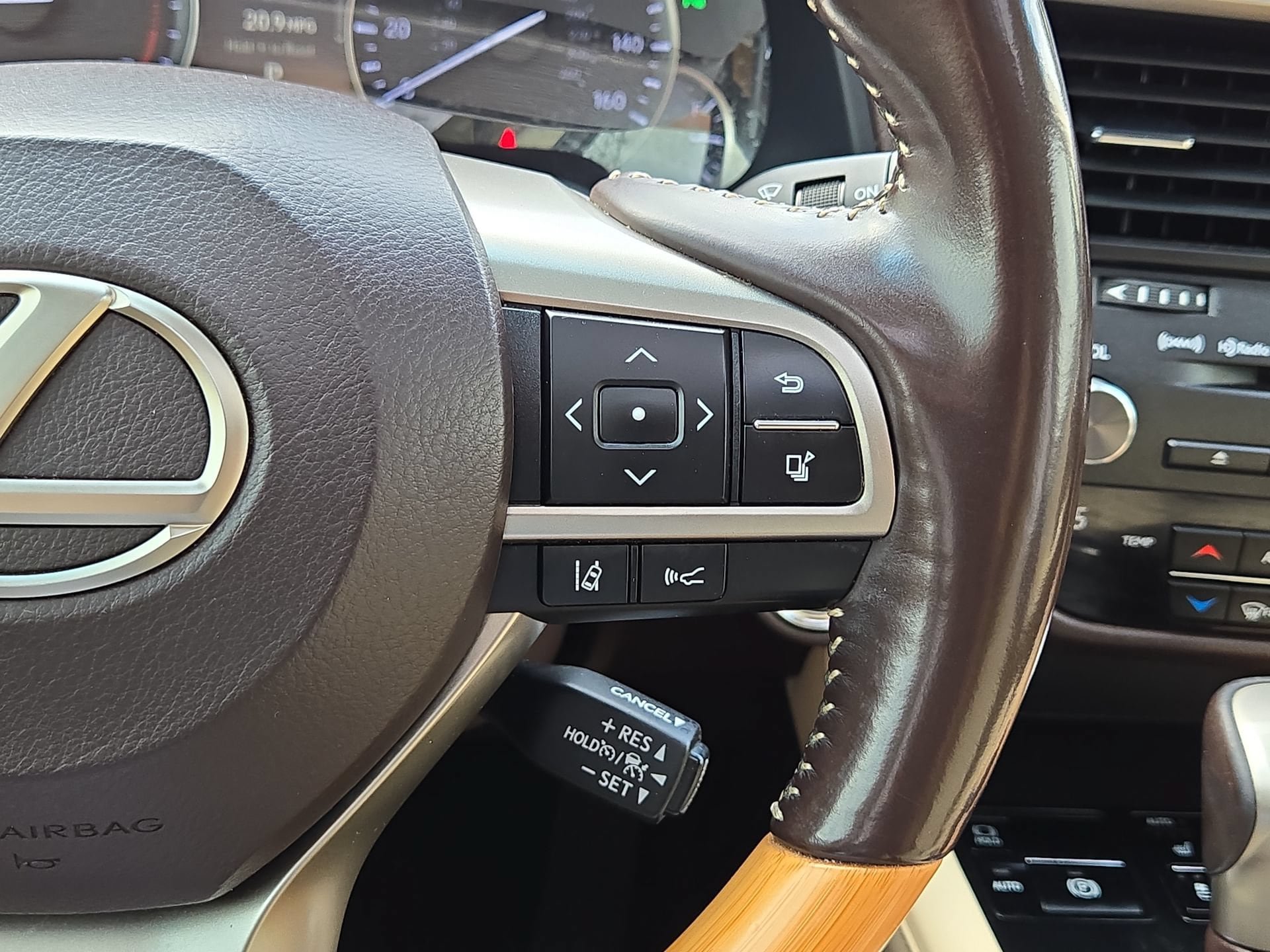 Used 2018 Lexus RX 350L FWD w/ Premium Package image 21