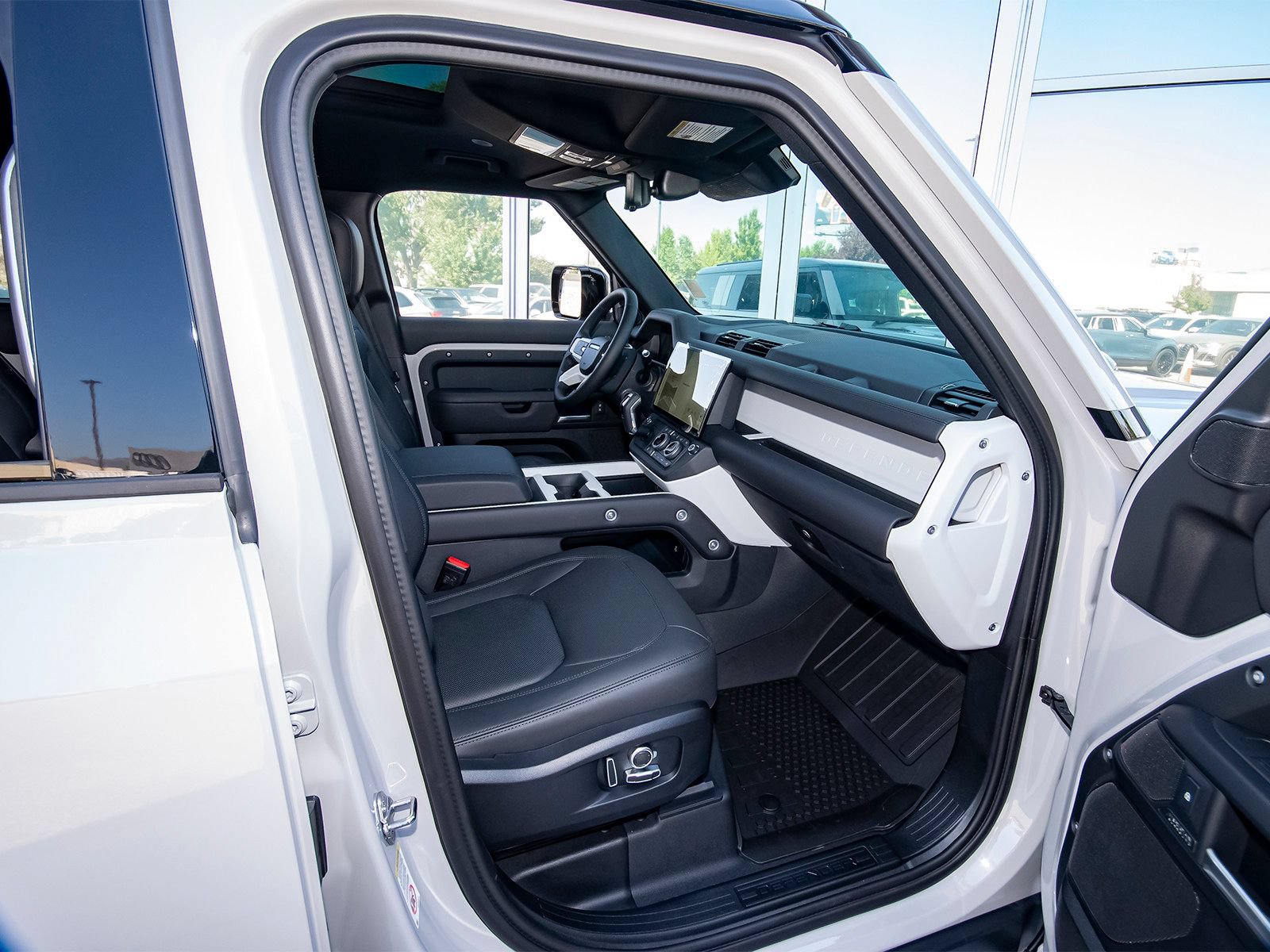 New 2026 Land Rover Defender 130 X-Dynamic SE AWD/4WD image 41