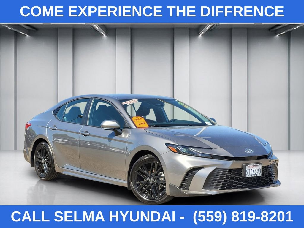 Used 2025 Toyota Camry SE w/ Convenience Package image 1