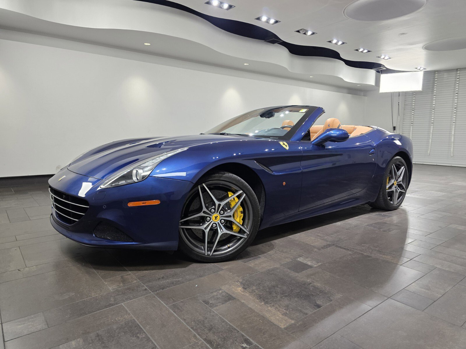 Used 2016 Ferrari California T image 1