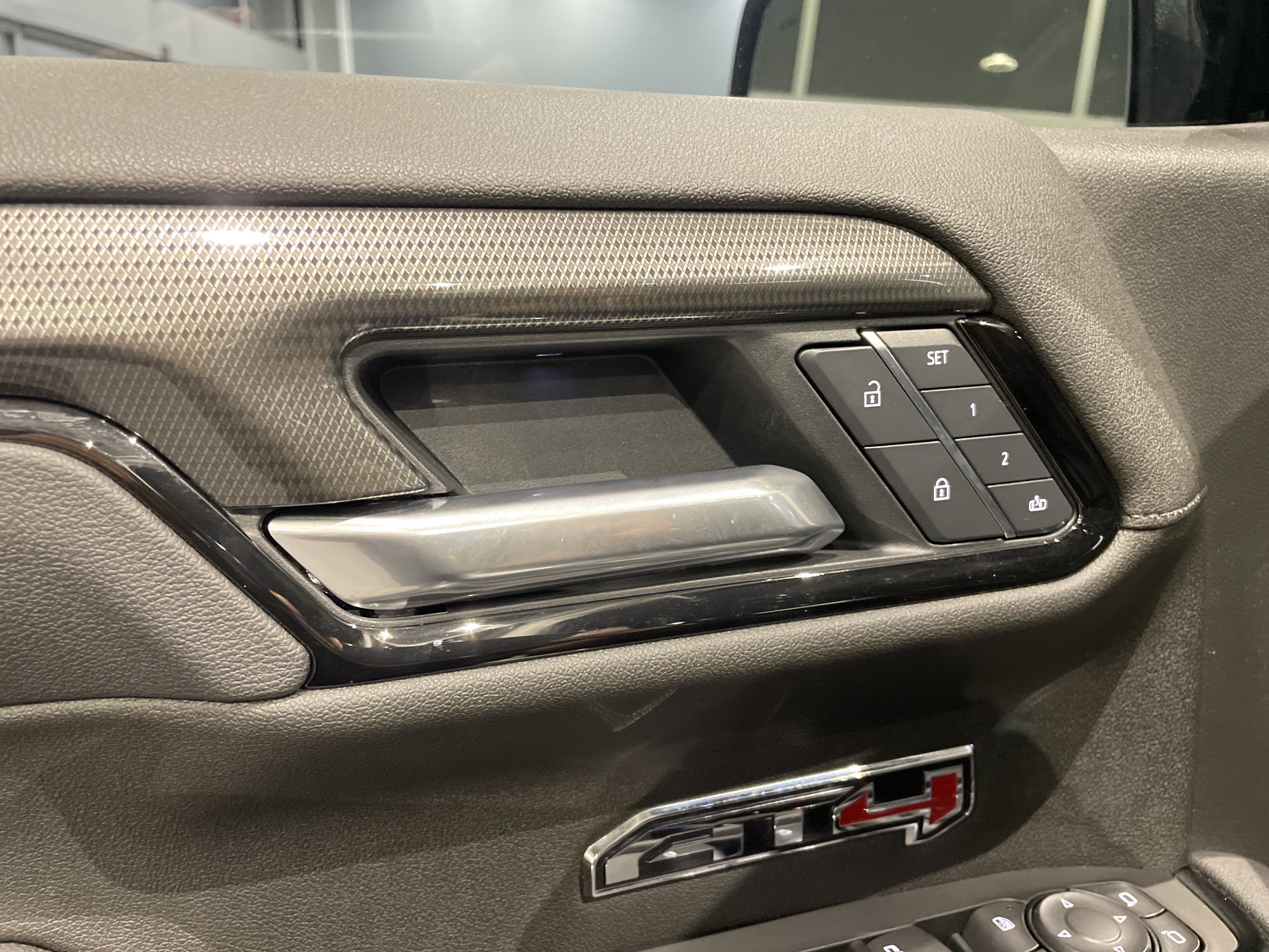 Used 2025 GMC Sierra 1500 AT4 w/ AT4 Premium Package AWD/4WD image 17
