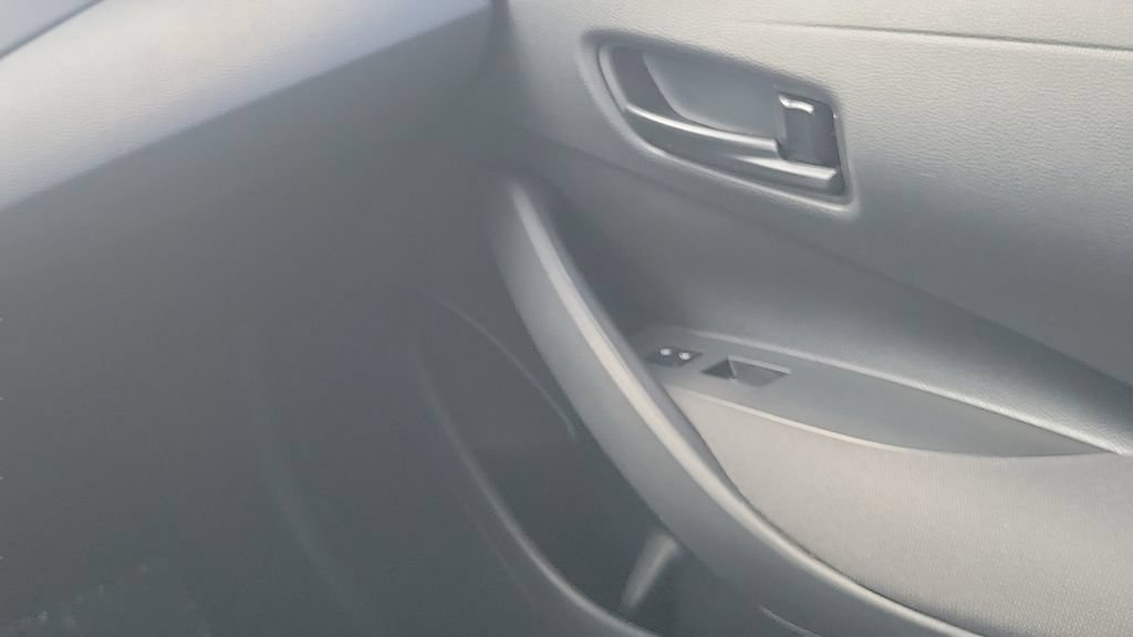 Used 2022 Toyota Corolla LE FWD image 12