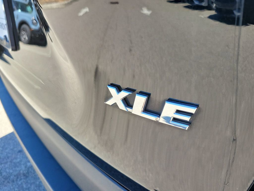 Used 2023 Toyota RAV4 XLE w/ Convenience Package image 7