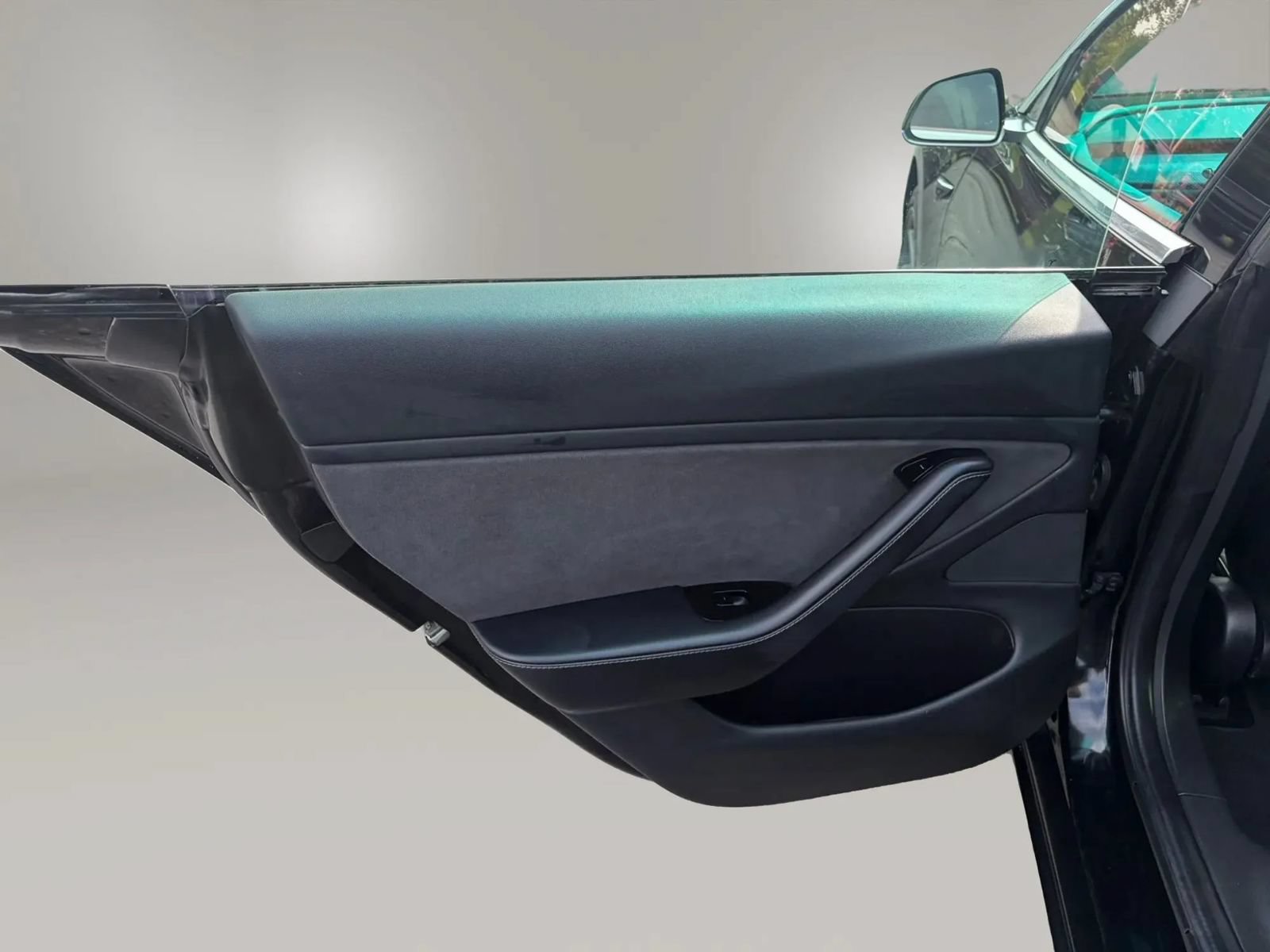 Used 2018 Tesla Model 3 Long Range RWD image 18
