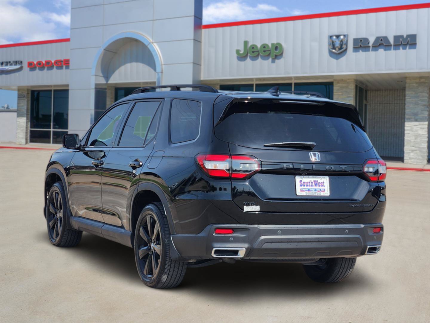 Certified 2025 Honda Pilot Black Edition image 4