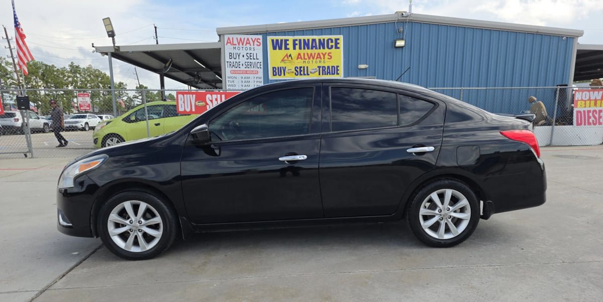 Used 2015 Nissan Versa w/ SL Tech Package FWD image 38