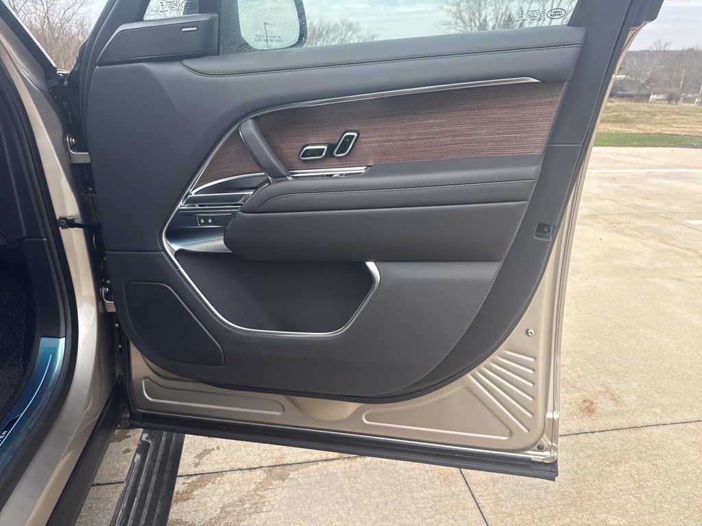New 2026 Land Rover Range Rover Long Wheelbase SE AWD/4WD image 15