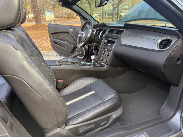 Used 2010 Ford Mustang GT image 32