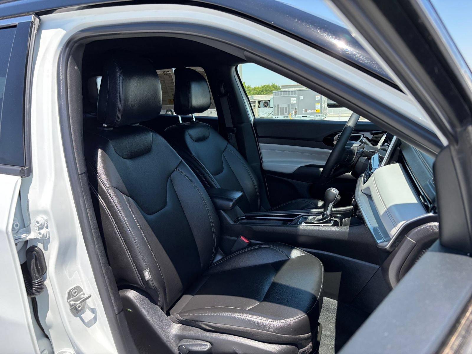 Used 2025 Jeep Compass Limited AWD/4WD image 37