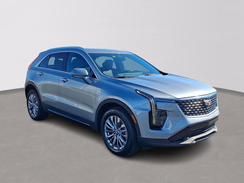 Certified 2025 Cadillac XT4 Premium Luxury image 3
