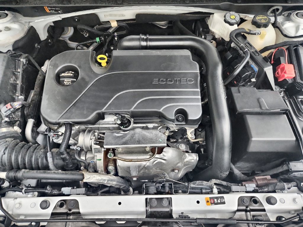 Used 2025 Chevrolet Malibu LT FWD image 36