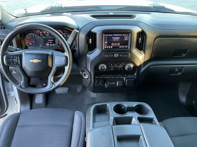 Used 2024 Chevrolet Silverado 2500 Custom w/ Custom Value Package image 4