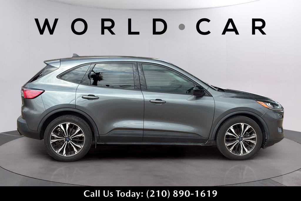 Used 2022 Ford Escape SE w/ SE Sport Appearance Package FWD image 4