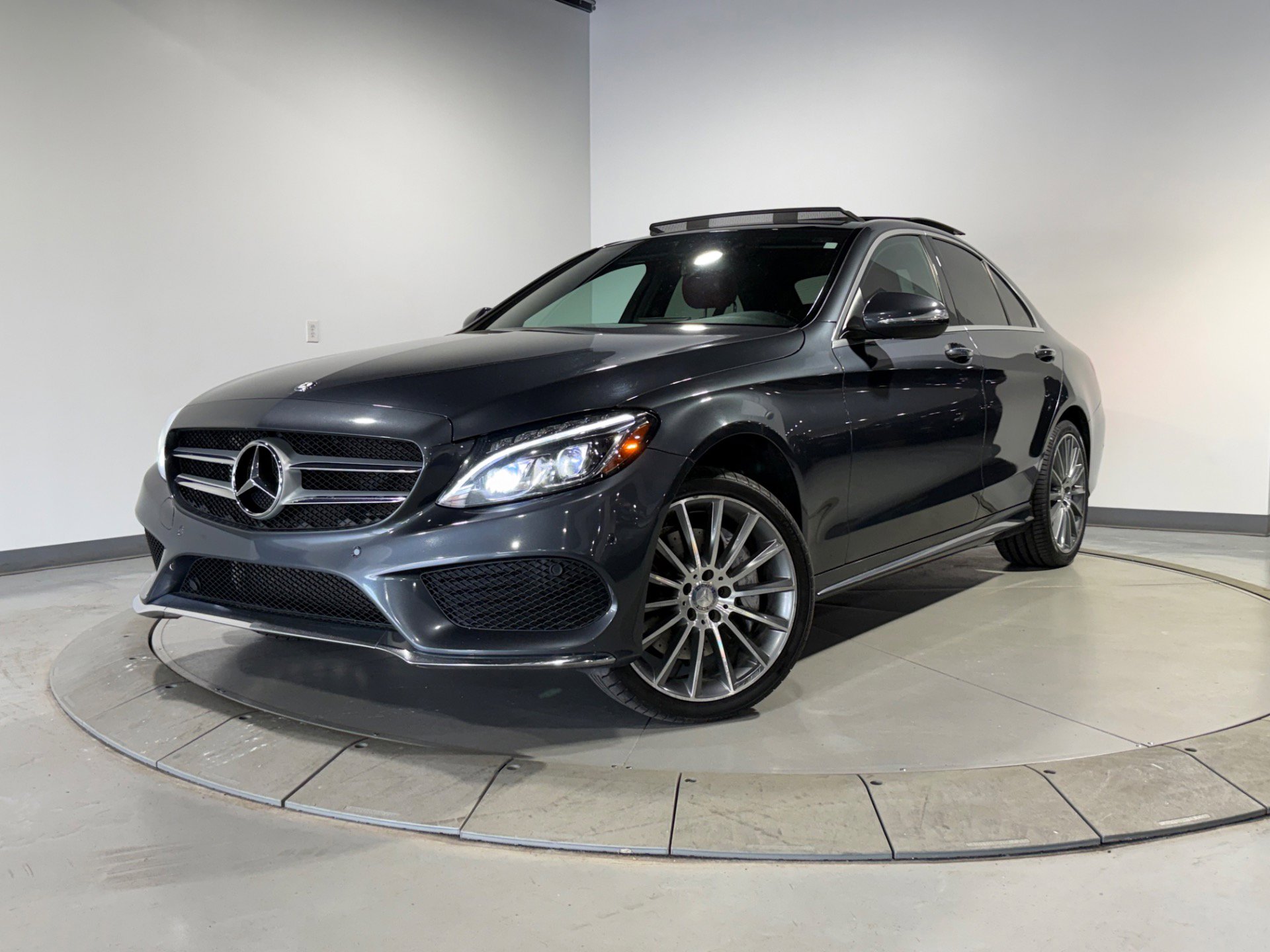 Used 2015 Mercedes-Benz C 400 4MATIC image 2