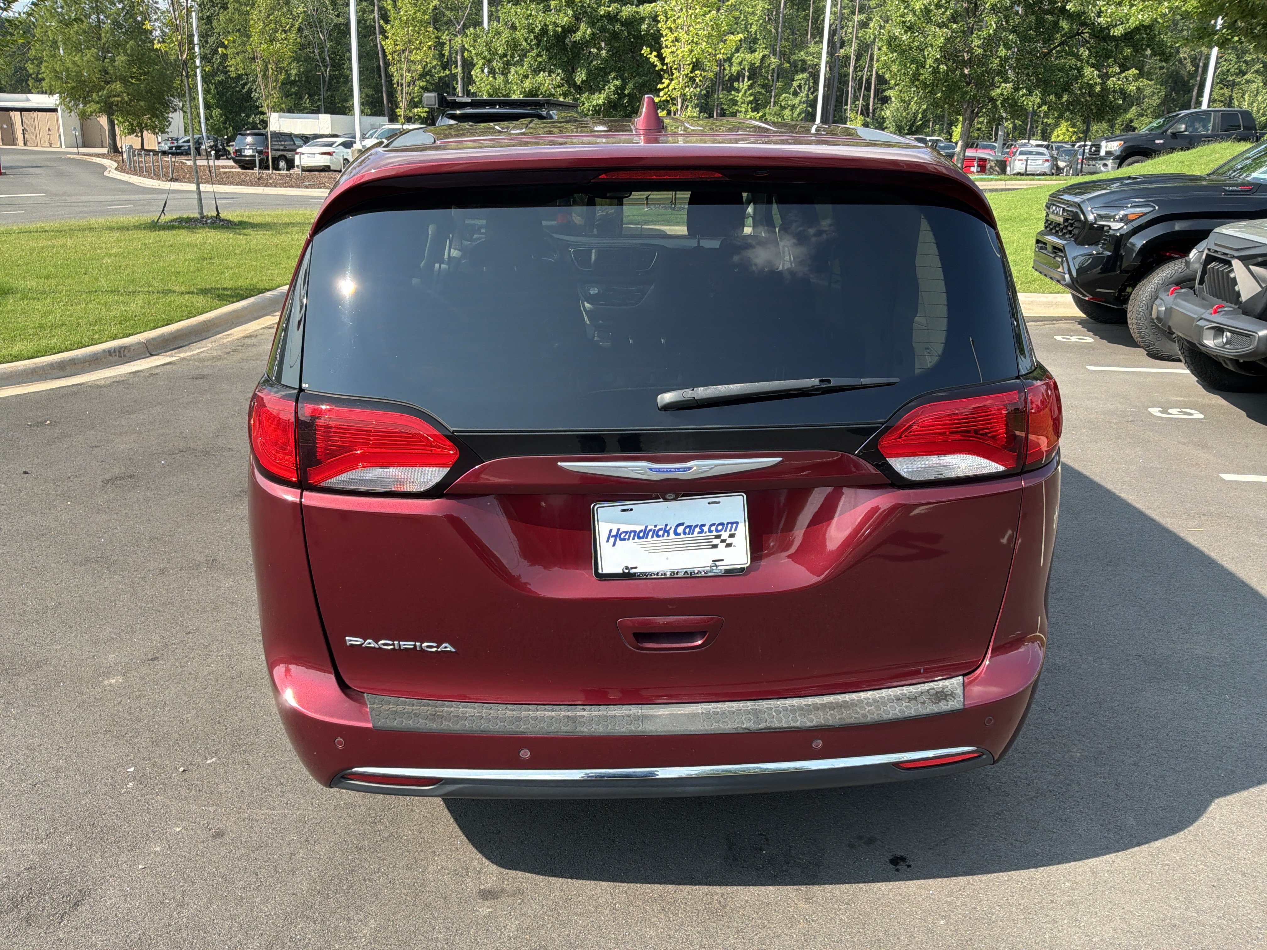Used 2018 Chrysler Pacifica Touring Plus FWD image 9