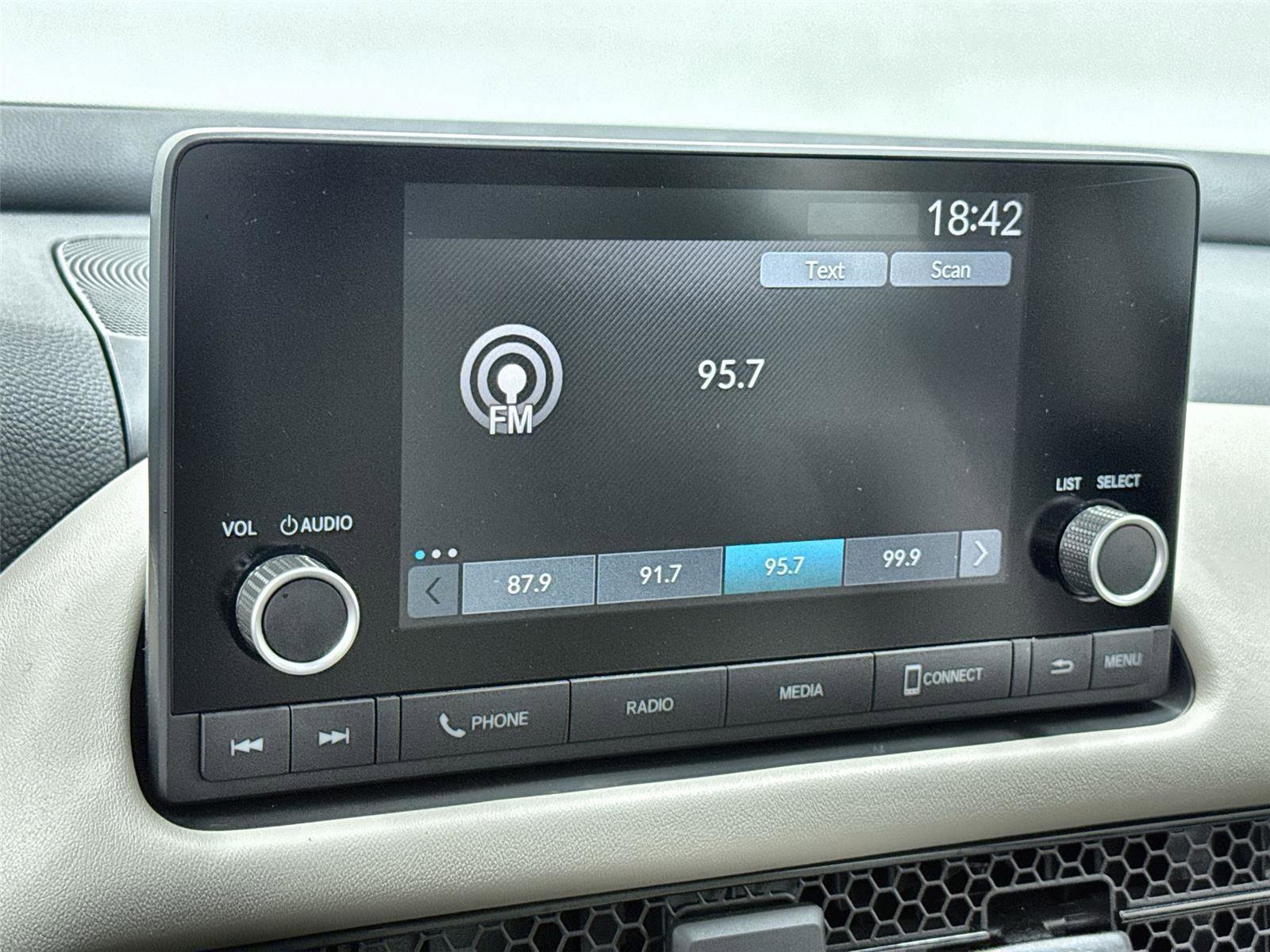 Certified 2025 Honda HR-V LX image 21