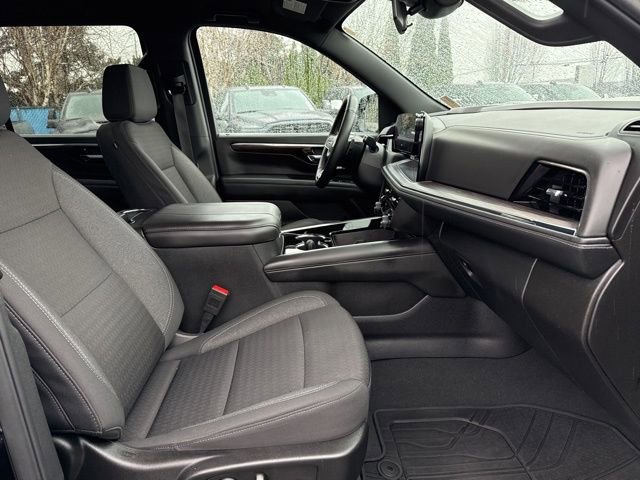 Used 2025 Chevrolet Suburban LS image 10
