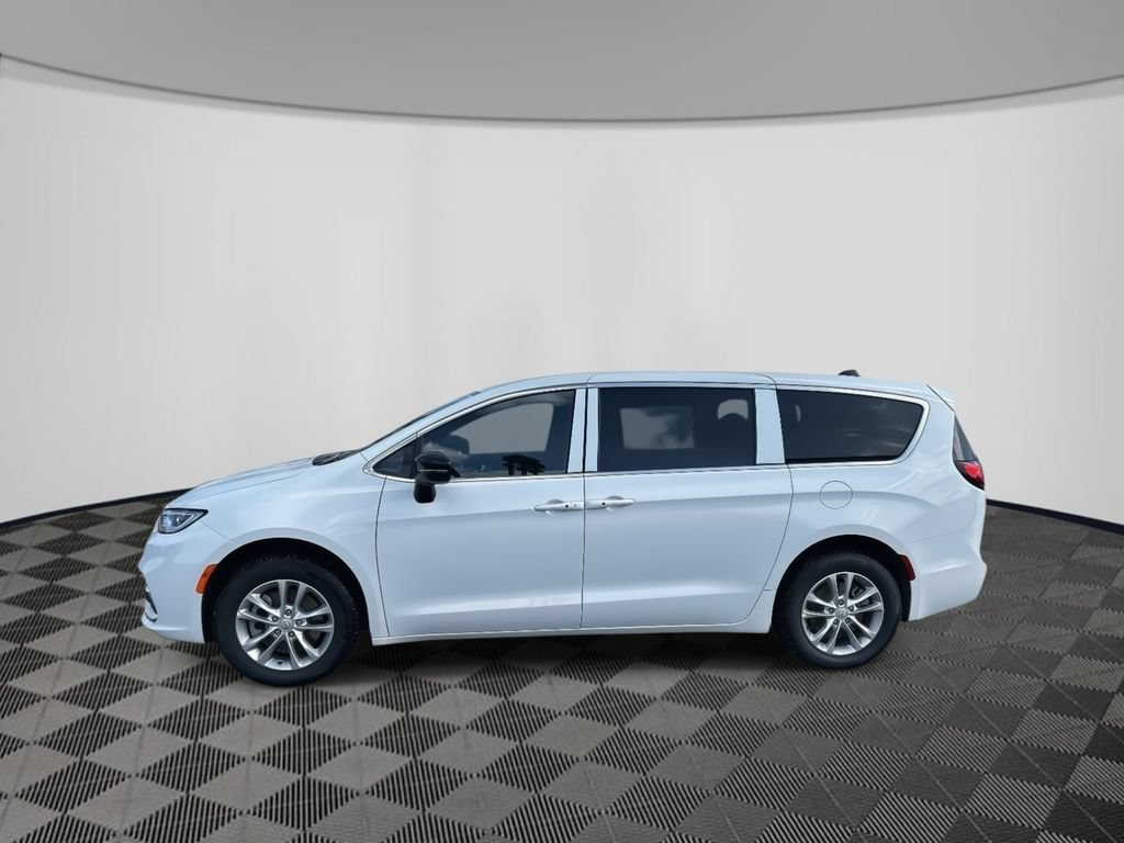 New 2026 Chrysler Pacifica Select AWD/4WD image 2