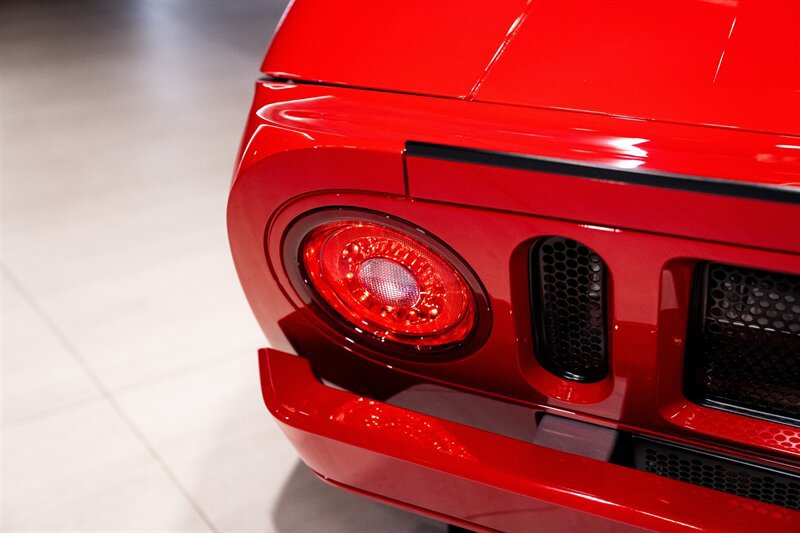 Used 2005 Ford GT RWD image 31
